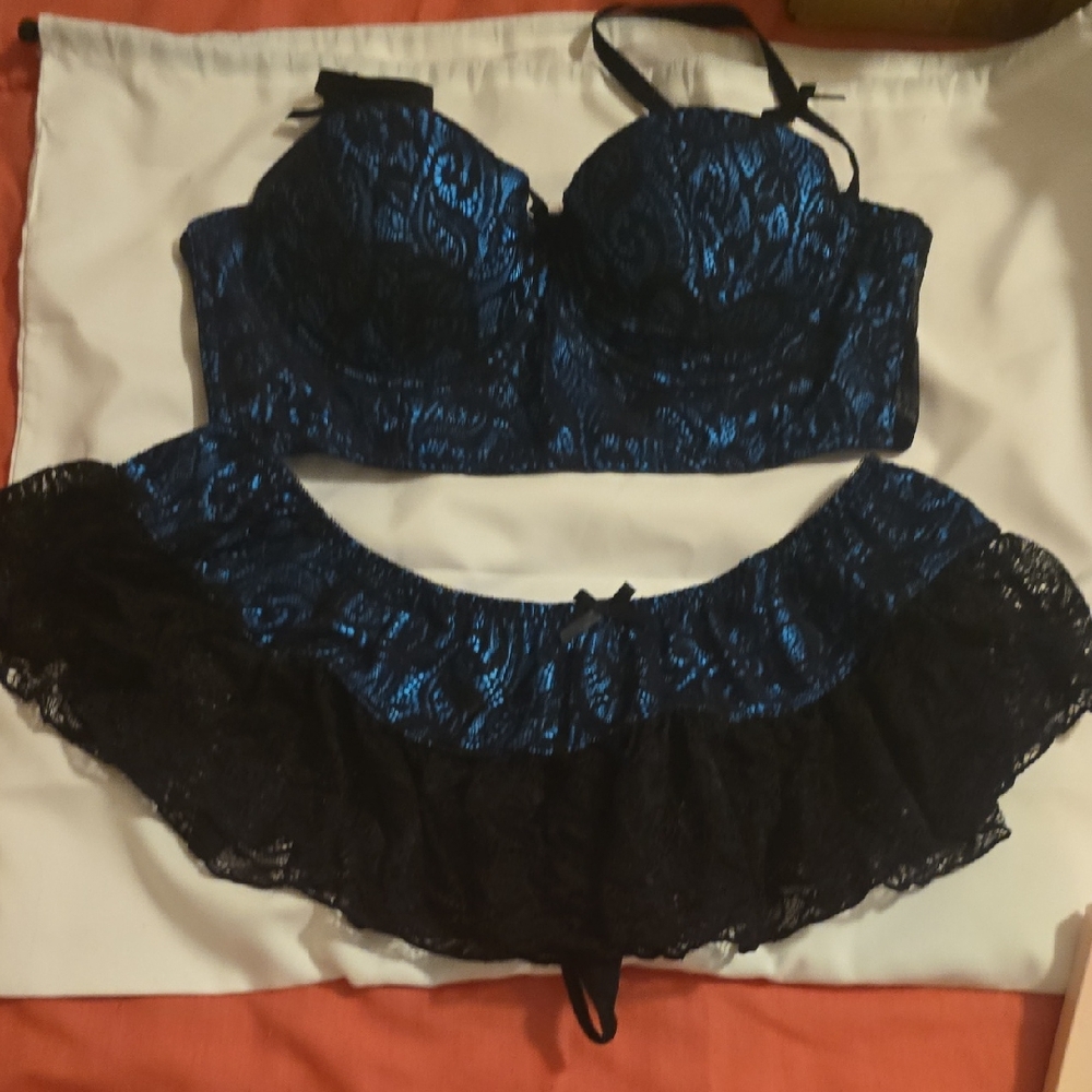 Frederick's of Hollywood Blue and Black Lace Bra Set